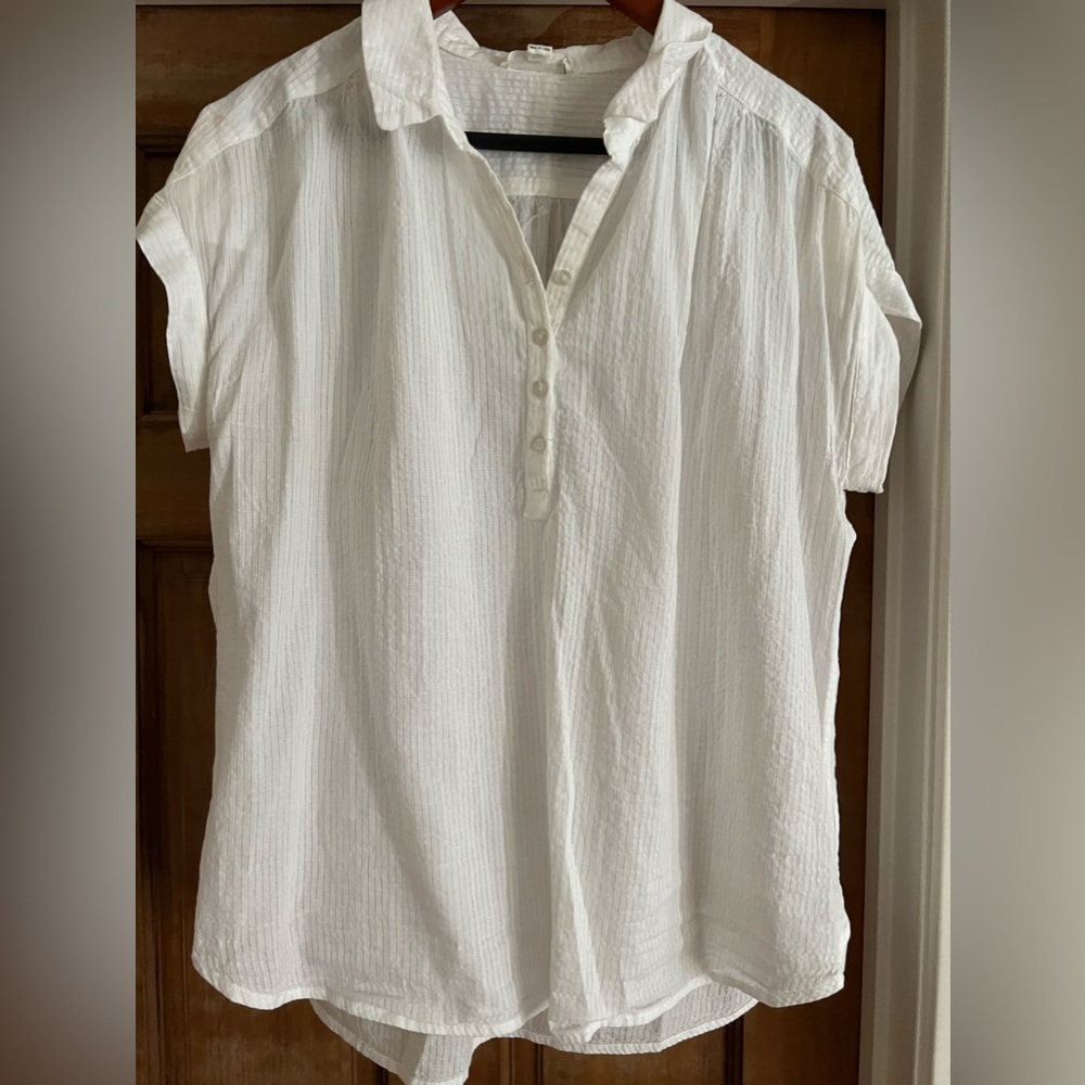 BeachLunchLounge white button tee. XL